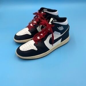 NIKE Jordan 1 Black / White